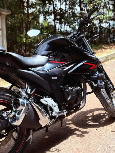 Gixxer 150 Fi Abs Color Negro Con Llantas Pirelli Nuevas