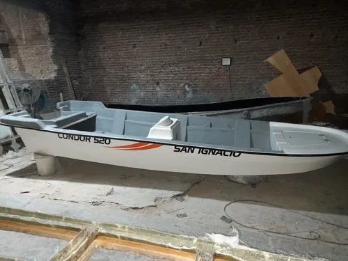 Lancha Tracker Condor 520 Base 1 Con Consola