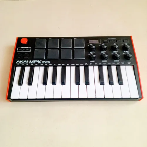 Controlador Midi Akai Mpk Mini 3 Con Cable Usb, Poco Uso (Usado)