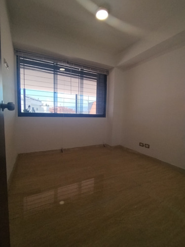 Apartamento En Alquiler El Peñon. Semi Equipado Con Terraza