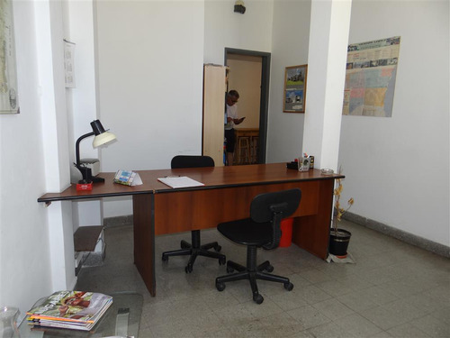 Local A Metros De Av. Mitre, 39.00m2 Cubiertos Con Patio.- Villa Martelli
