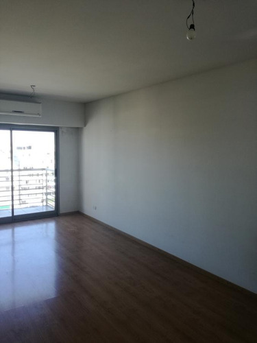 Imagen 4 de 13 de Alquiler, Flores, Departamento De 2 Amb Cfte Con Balcon