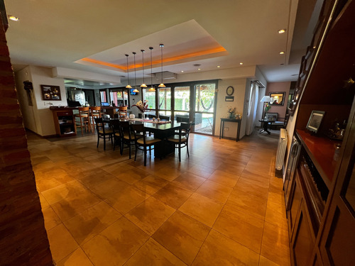 Venta Casa Chalet Adrogué Pileta Parque Permuta Apto Crédito