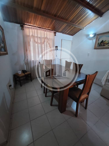 Apartamento En Venta En Urb Madre Maria - 04js