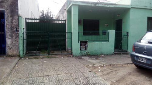 Imagen 2 de 14 de Casa Y Dpto. 3 Amb. Ent. De Auto - Patio-parrilla-fdo.libre