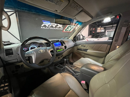 Imagem 10 de 15 de Toyota Hilux Sw4 3.0 4x4 Automático 2013 Top 7 Lugares