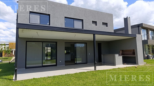 Casa En Venta Sobre Lote Interno En Barrio Ceibos Puertos