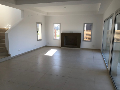 B° El Canton 128 Casa En Venta 3 Dorm Pileta Laguna