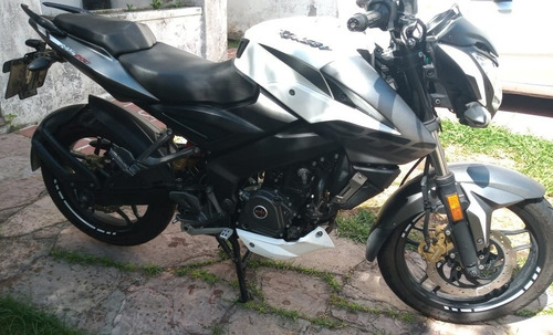 Bajaj Rouser