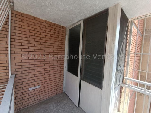Imagen 17 de 22 de Apartamento En Venta Urb San Jacinto, Maracay 23-18584 Hc