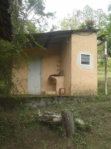 Sitio Rodeado De Natureza