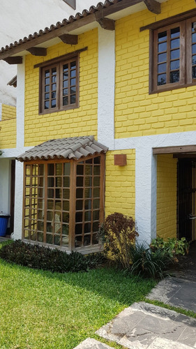 Casa Con Piscina, Jardines Y Oficina De Trabajo Remoto