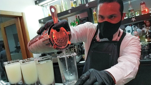 Imagen 6 de 10 de Servicio Barra Movil Led Y Bartender Profesional, Cocteles.