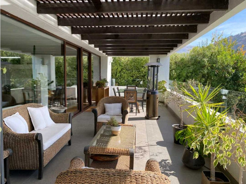 Casa En Lo Barnechea/ Camino Real En Condominio