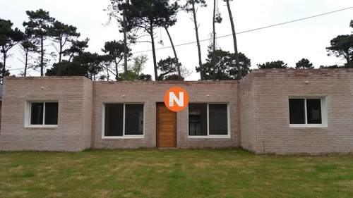 Espectacular Casa De Muy Buena Construcción En Pinares- Ref: 217830