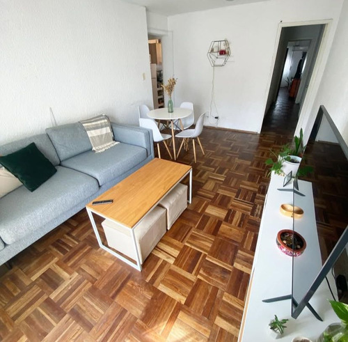 Vendo Apto Con Balcón Al Frente Para Inversión O Vivienda. Con O Sin Renta De $26.000 Contrato Vencido Tacuarembó Y Mercedes.