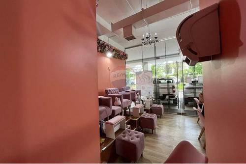 Local Comercial En Av. La Dehesa - Primer Piso