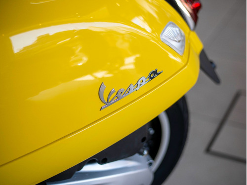 Vespa Gts 300 Super 2023 Amarilla Entrega Hoy