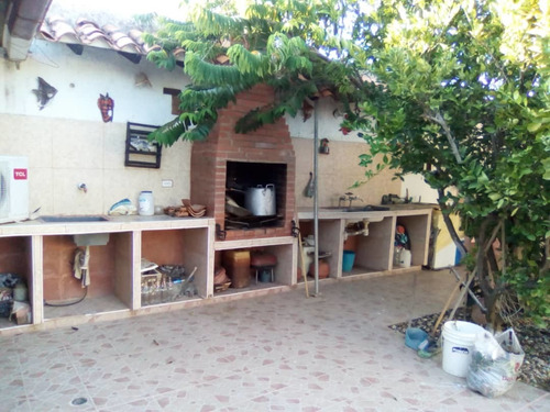 Imagen 10 de 14 de Casa + Anexo Villa Colonial Los Robles Margarita