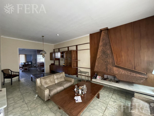 Imagen 4 de 17 de Venta Casa 4 Ambientes Con Cochera, Quincho Y Fondo Libre Con Piscina En Don Bosco (30983)