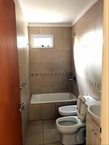 Monoambiente En Alquiler, Amplio