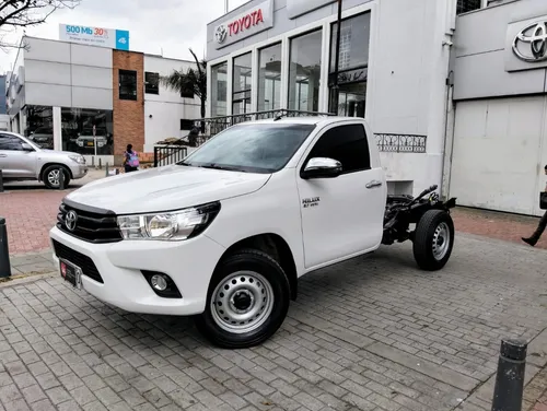 Toyota Hilux 2.7 Gasolina 4x2 Chasis Como Nueva