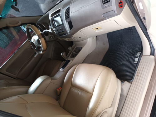 Imagen 5 de 15 de Toyota Fortuner 4x4