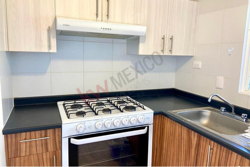 Renta Departamento En Av. Centenario A Un Costado De Plaza