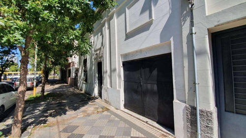 Casa Venta 2 Dormitorios 1 Baño 1 Cochera Y Patio 80 Mts 2 Cubiertos - Terreno 102 Mts 2- La Plata