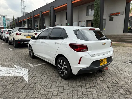 Chevrolet Onix 1.0T Premier Hatch At