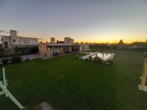 Imagen 5 de 27 de Casa En Barrio Las Tardes