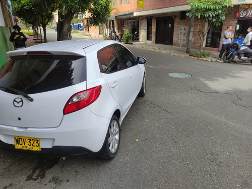Imagen 12 de 15 de Mazda 2 Automático 1.500 5p