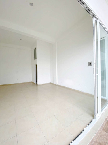 Imagen 1 de 2 de Local Comercial Pb Plaza Bahiti Milenio Iii - 43mts Manteni
