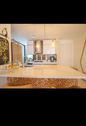 Imagen 3 de 10 de Apartamento En La Castellana 3 Habitaciones, Parqueadero, Sector Exclusivo