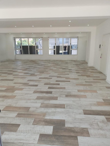 Alquiler De Oficina 120m² Ramos Mejia Con Patio, Excelente Ubicación