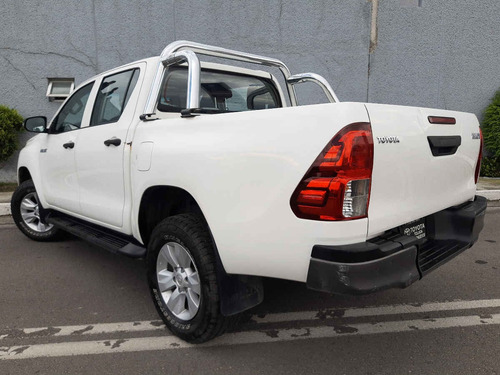 Imagen 3 de 15 de Toyota Hilux 2018 4p Doble Cabina Sr L4/2.7 Man