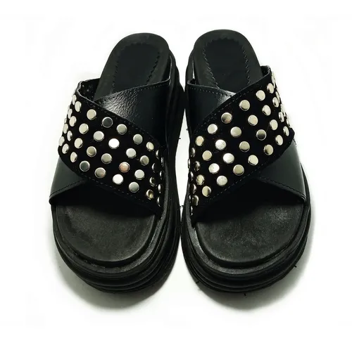 Sandalias Mujer Faja Cruzada Con Tachas Base Gomon pi 10 3.480