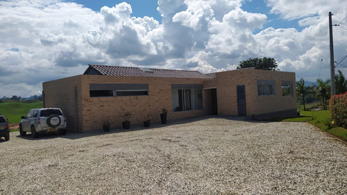 Finca Moderna En Parcelación De 4.100 M² Sector Ojo De Agua