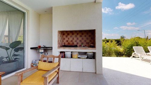 Casa 4 Dormitorios Castaños Toma En Parte De Pago