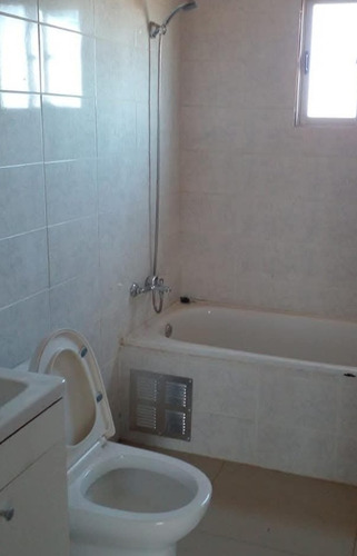 Casa 4 Dormitorios Y 2 Baños