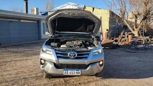 Imagen 2 de 14 de Toyota Sw4 2019 2.8 Srx 177cv 4x4 7as At