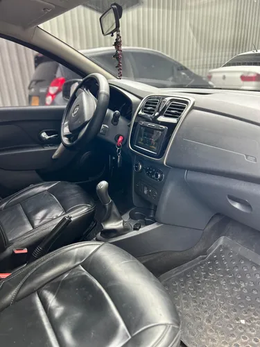 Renault Logan PRIVILEGE/ INTENS MT 1600CC