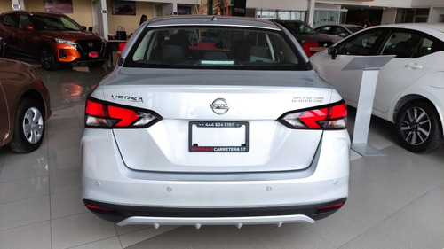Imagen 6 de 14 de Nissan Versa Sense Cvt