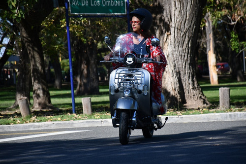 Imagen 2 de 17 de Moto Eléctrica Sunra Vintage News