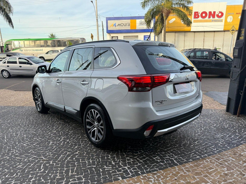Mitsubishi Outlander 2.2 MIVEC DI-D DIESEL HPE-S AWD AUTOMÁTICO