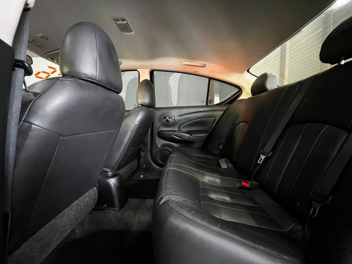 Nissan Versa 1.6 16V Unique (Flex)