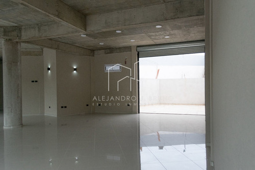 Imagen 9 de 13 de Local En Esquina - 143 M2 - C/ Patio - Con Renta