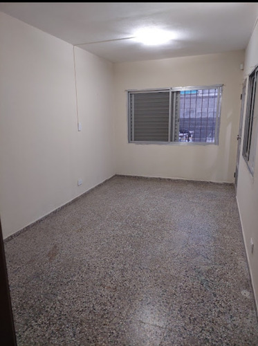 Imagen 9 de 16 de Casa Retasada 3 Dormit / Ciudad San Lorenzo
