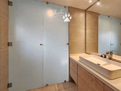 Casa De 2 Pisos Completamente Remodelada En Jardín Del Este