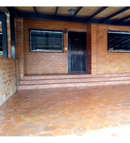 Casa Ubicada En La Urbanización Villas Del Este, Guatire, Edo. Miranda Yelamo